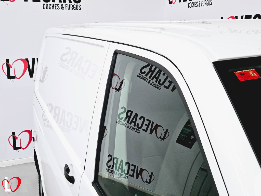 VOLKSWAGEN TRANSPORTER 2.0 TDI BMT FURGÓN CERRADO 102 de segunda mano