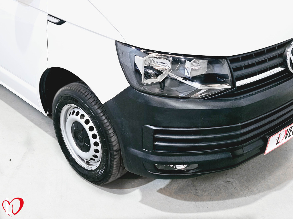 VOLKSWAGEN TRANSPORTER 2.0 TDI BMT FURGÓN CERRADO 102 de segunda mano