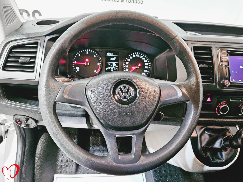 VOLKSWAGEN TRANSPORTER 2.0 TDI BMT FURGÓN CERRADO 102 de segunda mano