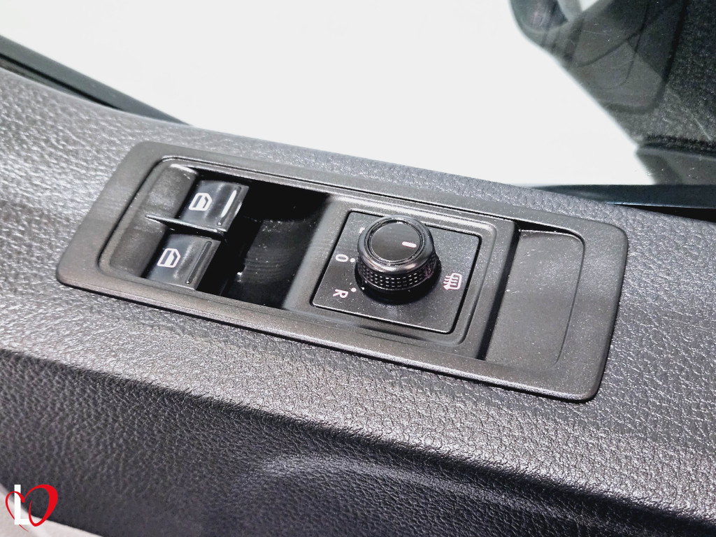 VOLKSWAGEN TRANSPORTER 2.0 TDI BMT FURGÓN CERRADO 102 de segunda mano
