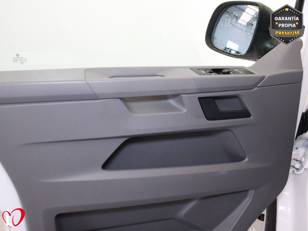 VOLKSWAGEN TRANSPORTER 2.0 TDI BMT FURGÓN CERRADO 110 de segunda mano