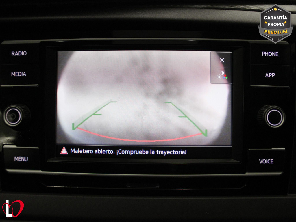 VOLKSWAGEN TRANSPORTER 2.0 TDI BMT FURGÓN CERRADO 110 de segunda mano