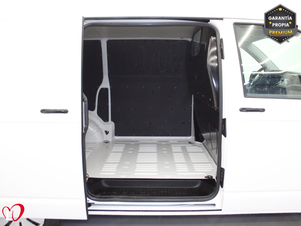 VOLKSWAGEN TRANSPORTER 2.0 TDI BMT FURGÓN CERRADO 110 de segunda mano