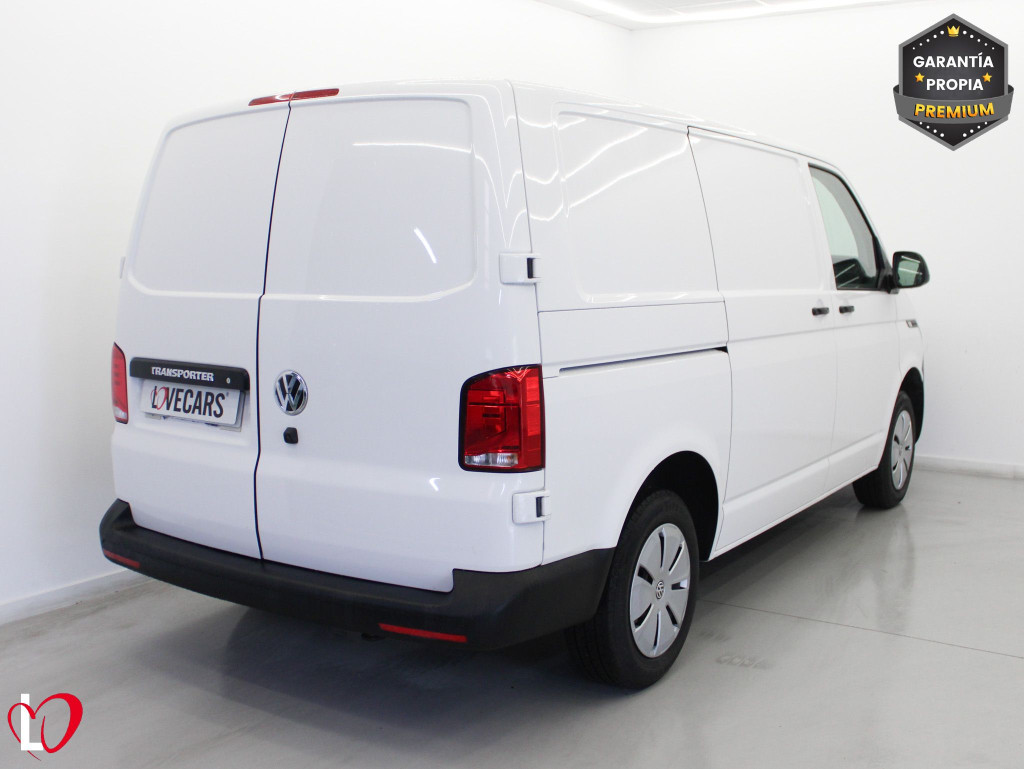 VOLKSWAGEN TRANSPORTER 2.0 TDI BMT FURGÓN CERRADO 110 de segunda mano