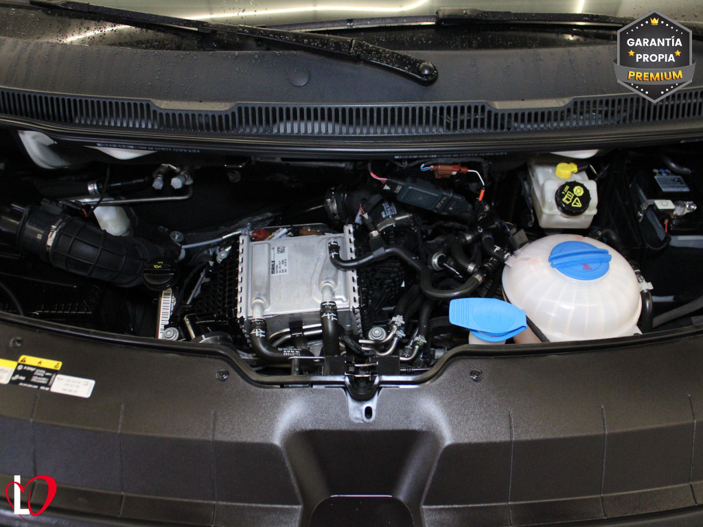 VOLKSWAGEN TRANSPORTER 2.0 TDI BMT FURGÓN CERRADO 110 de segunda mano