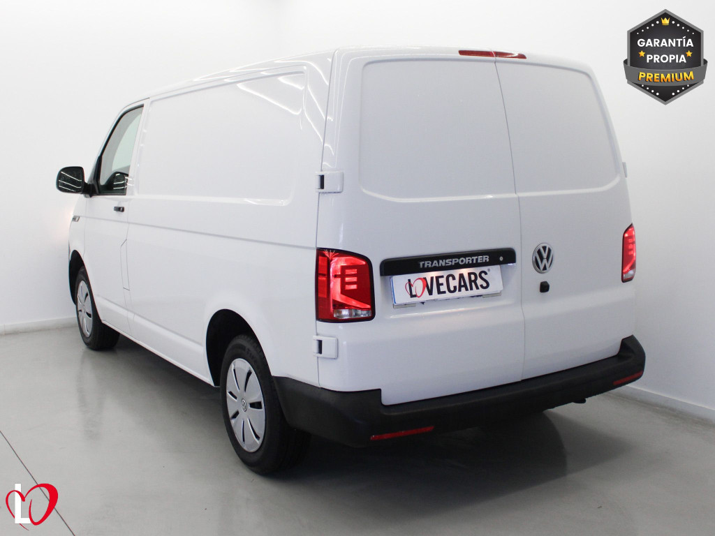 VOLKSWAGEN TRANSPORTER 2.0 TDI BMT FURGÓN CERRADO 110 de segunda mano