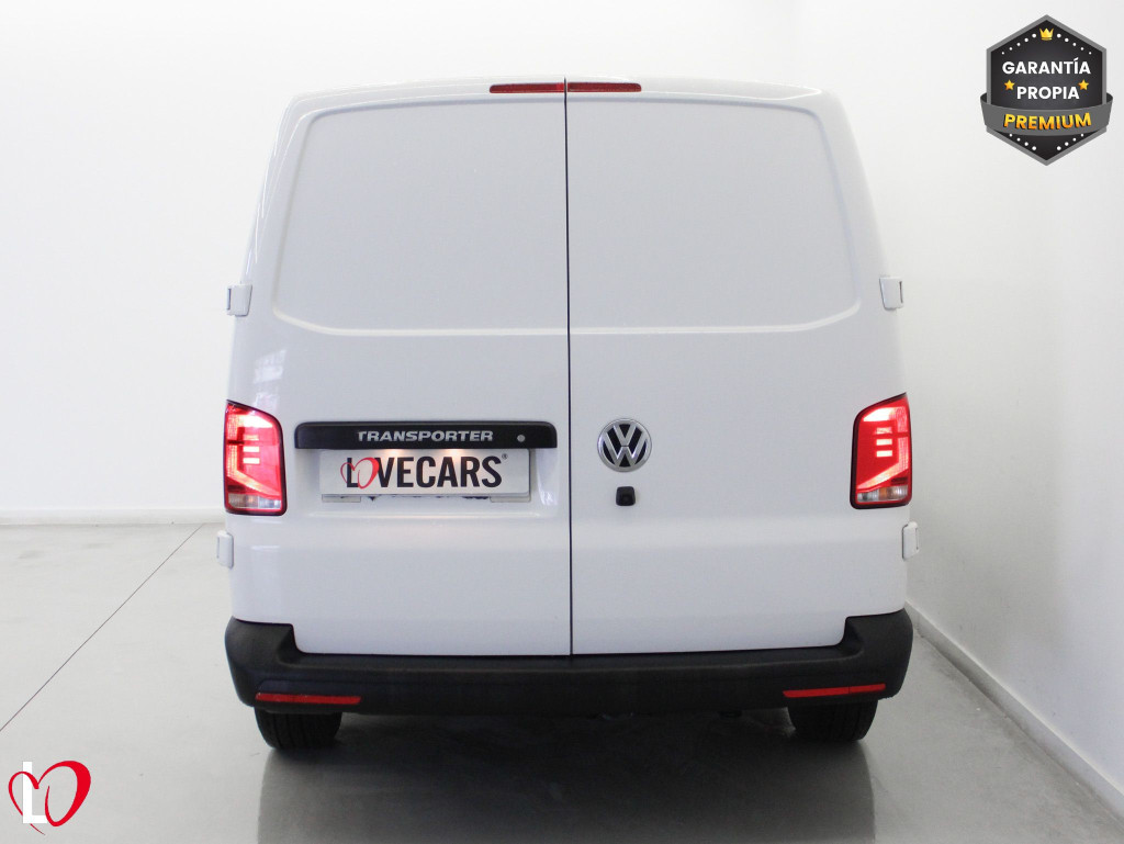 VOLKSWAGEN TRANSPORTER 2.0 TDI BMT FURGÓN CERRADO 110 de segunda mano