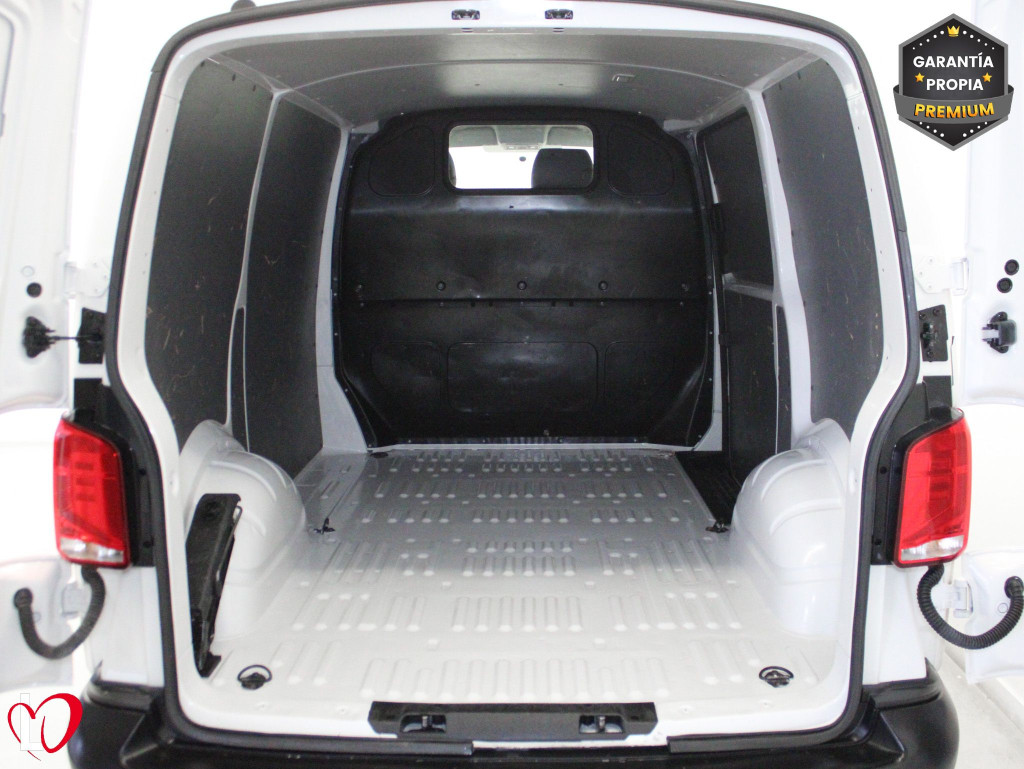 VOLKSWAGEN TRANSPORTER 2.0 TDI BMT FURGÓN CERRADO 150 de segunda mano