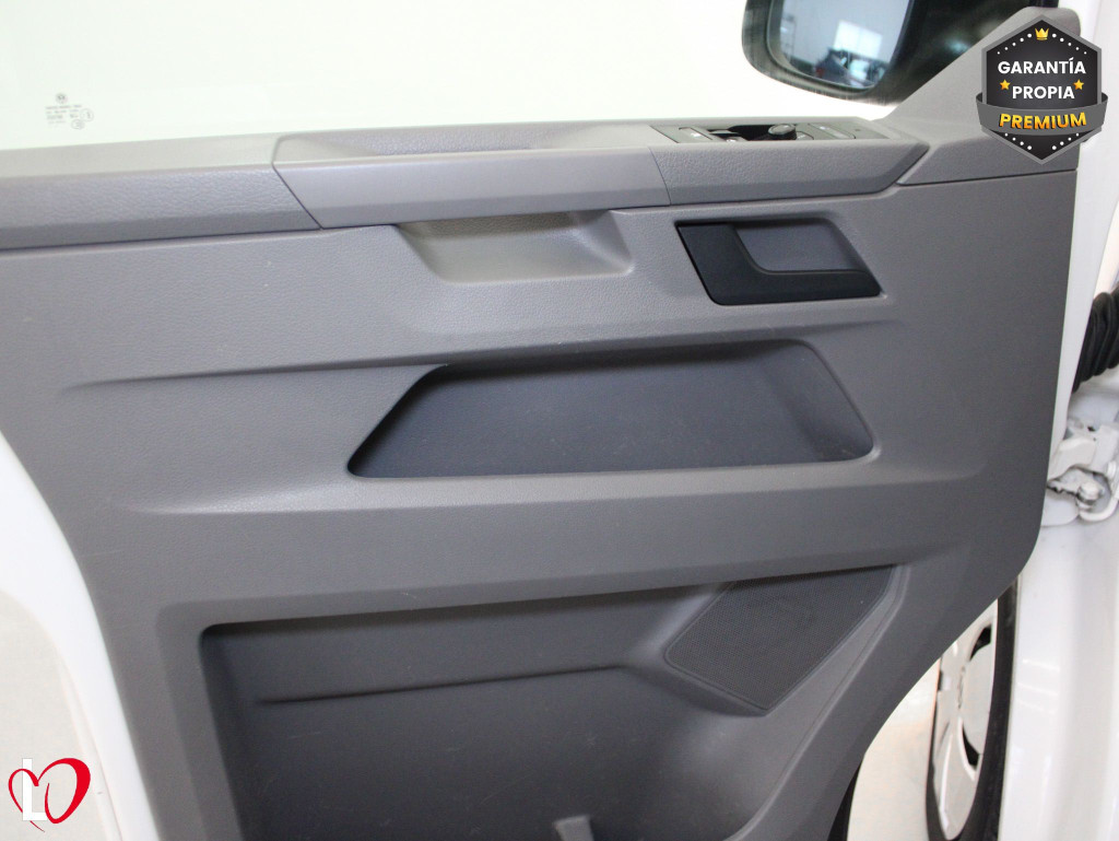 VOLKSWAGEN TRANSPORTER 2.0 TDI BMT FURGÓN CERRADO 150 de segunda mano