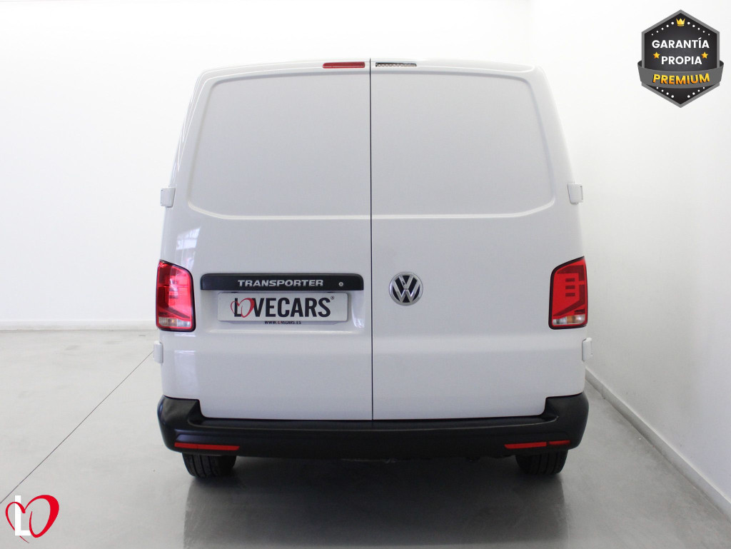 VOLKSWAGEN TRANSPORTER 2.0 TDI BMT FURGÓN CERRADO 150 de segunda mano