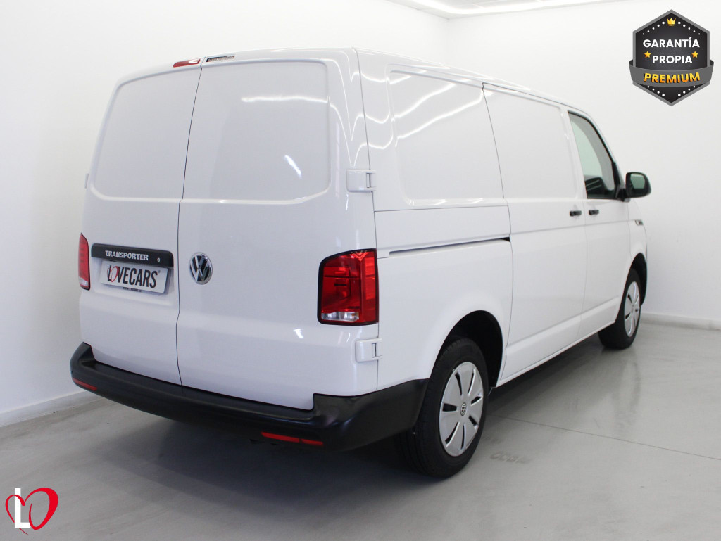 VOLKSWAGEN TRANSPORTER 2.0 TDI BMT FURGÓN CERRADO 150 de segunda mano