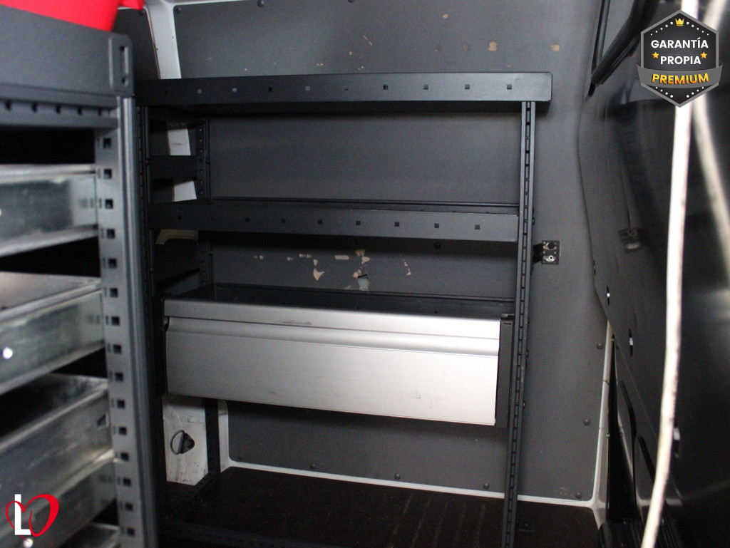 VOLKSWAGEN TRANSPORTER 2.0 TDI BMT FURGÓN TALLER 110 de segunda mano