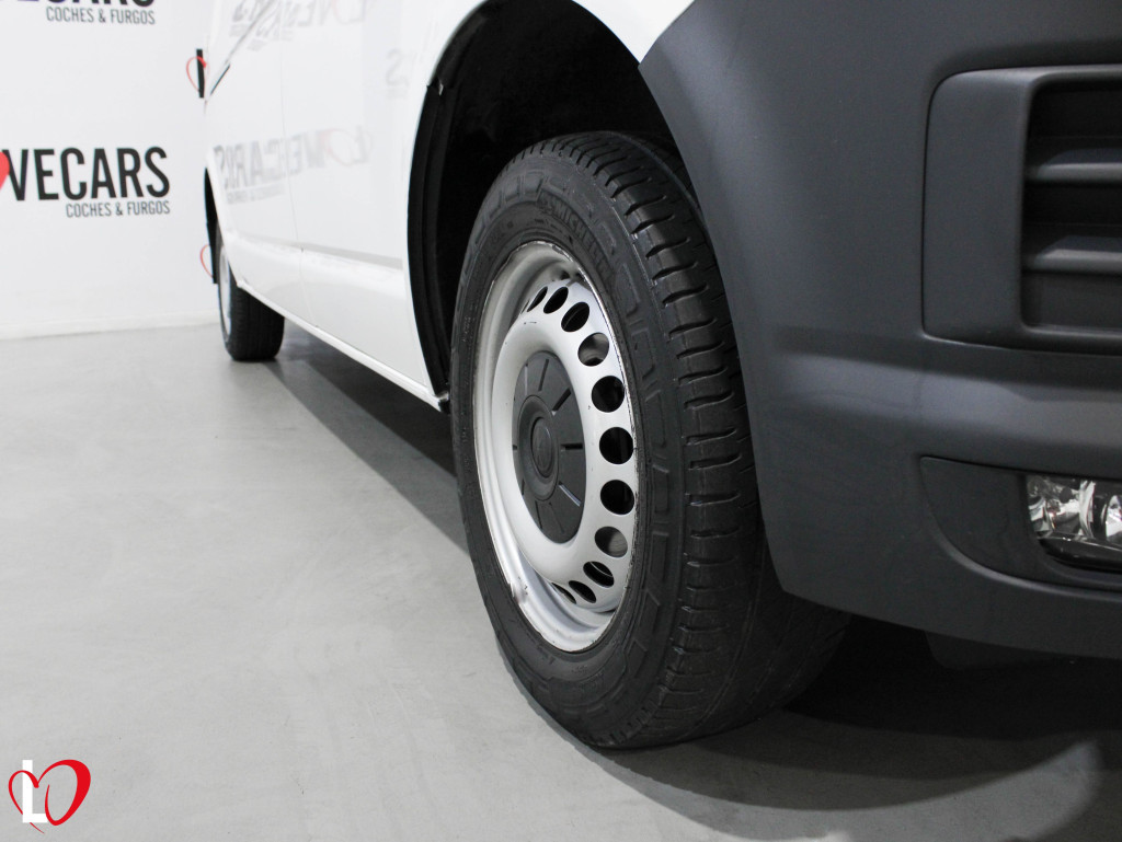 VOLKSWAGEN TRANSPORTER 2.0 TDI FURGÓN CERRADO L2 H2 102 de segunda mano