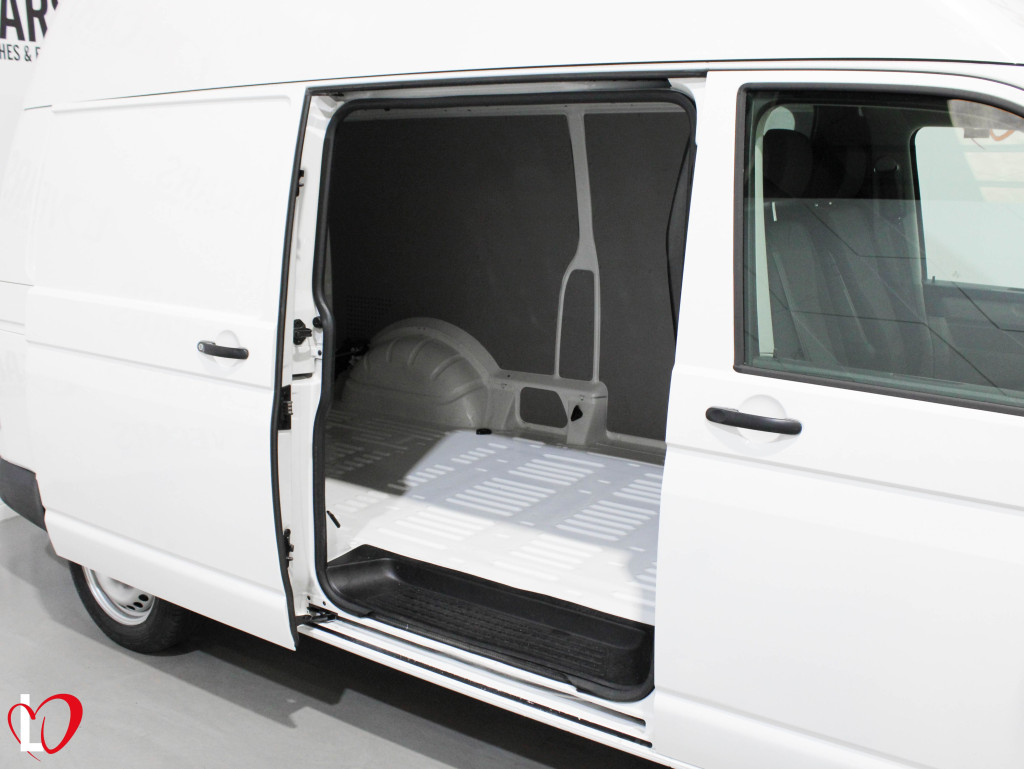 VOLKSWAGEN TRANSPORTER 2.0 TDI FURGÓN CERRADO L2 H2 102 de segunda mano