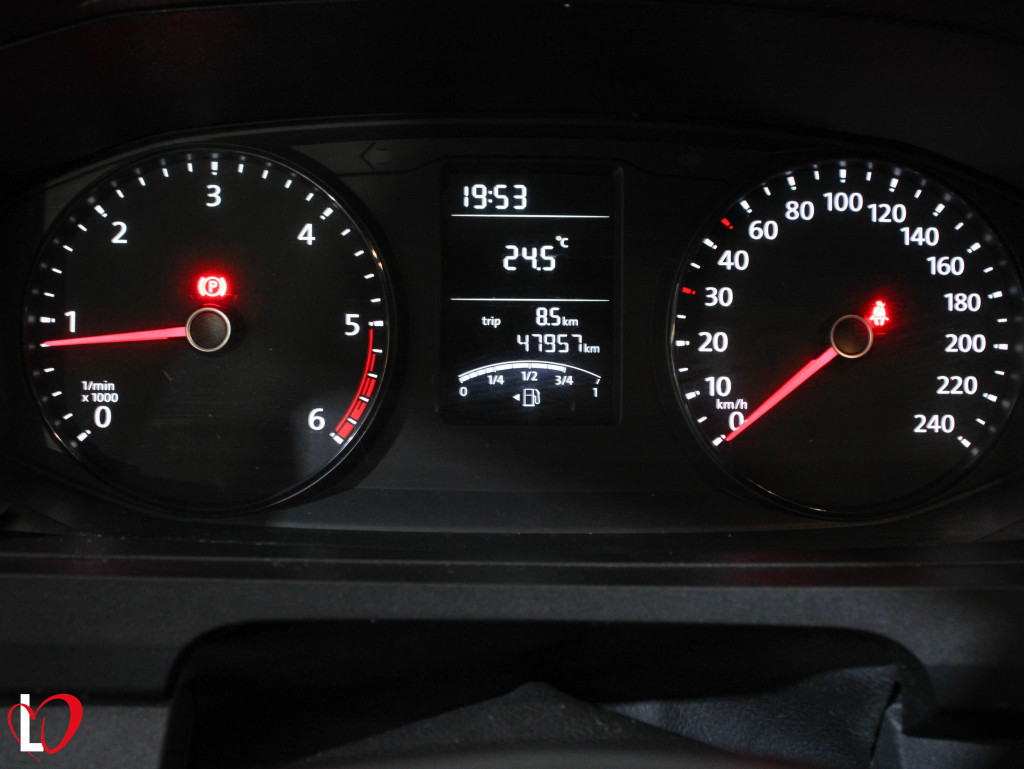 VOLKSWAGEN TRANSPORTER 2.0 TDI FURGÓN CERRADO L2 H2 102 de segunda mano
