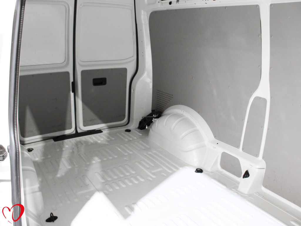 VOLKSWAGEN TRANSPORTER 2.0 TDI FURGÓN CERRADO L2 H2 102 de segunda mano