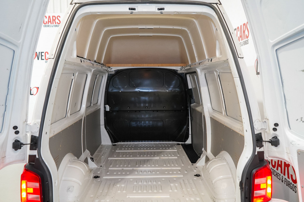 VOLKSWAGEN TRANSPORTER 2.0 TDI FURGON H2 L1 102 de segunda mano