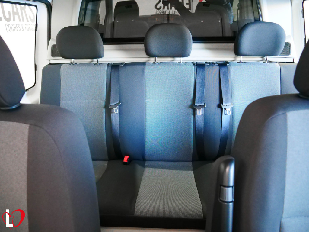 VOLKSWAGEN TRANSPORTER 2.0 TDI FURGÓN MIXTO 5 PLAZAS LARGO 150 de segunda mano