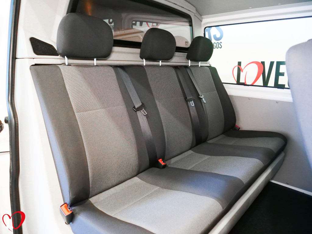 VOLKSWAGEN TRANSPORTER 2.0 TDI FURGÓN MIXTO 5 PLAZAS LARGO 150 de segunda mano