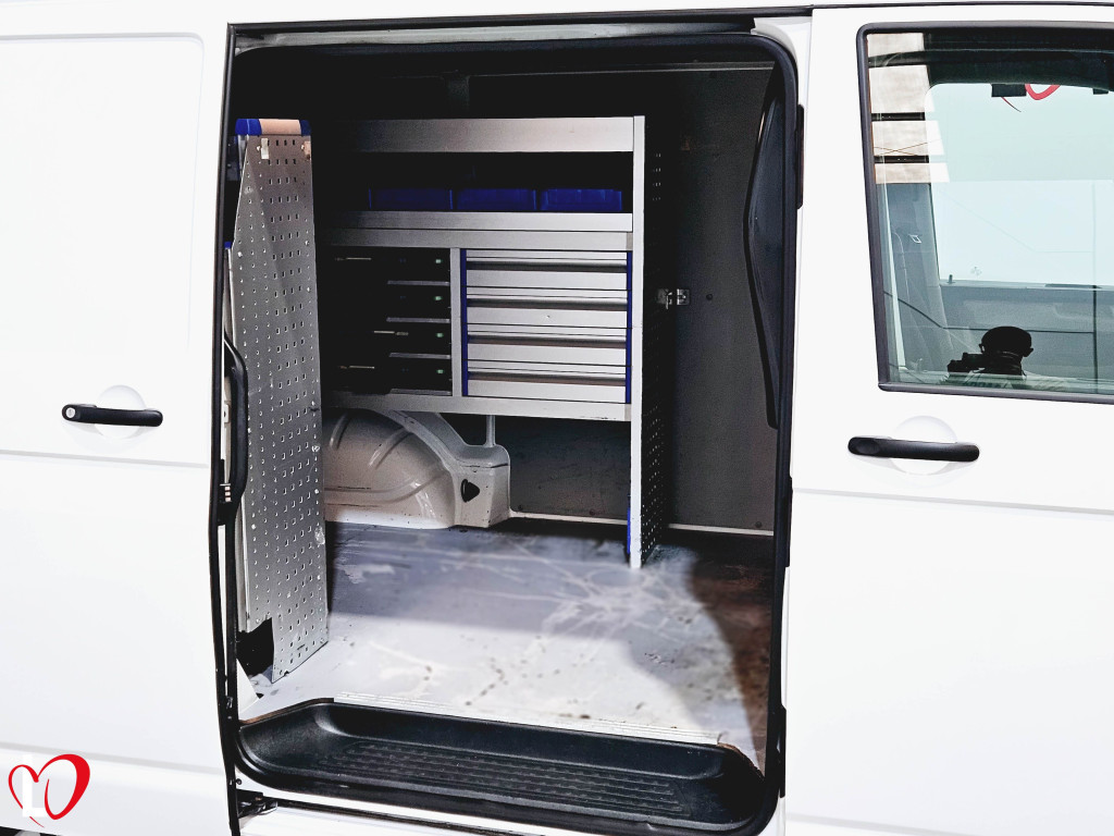 VOLKSWAGEN TRANSPORTER 2.0 TDI FURGÓN TALLER 102 de segunda mano