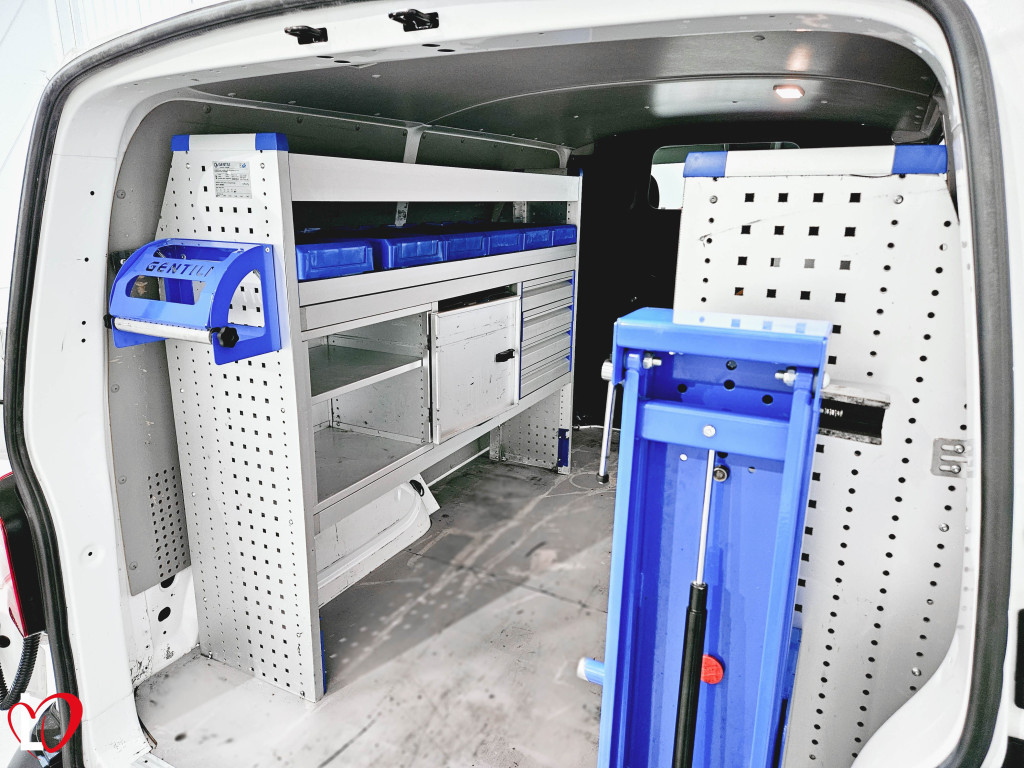 VOLKSWAGEN TRANSPORTER 2.0 TDI FURGÓN TALLER 102 de segunda mano