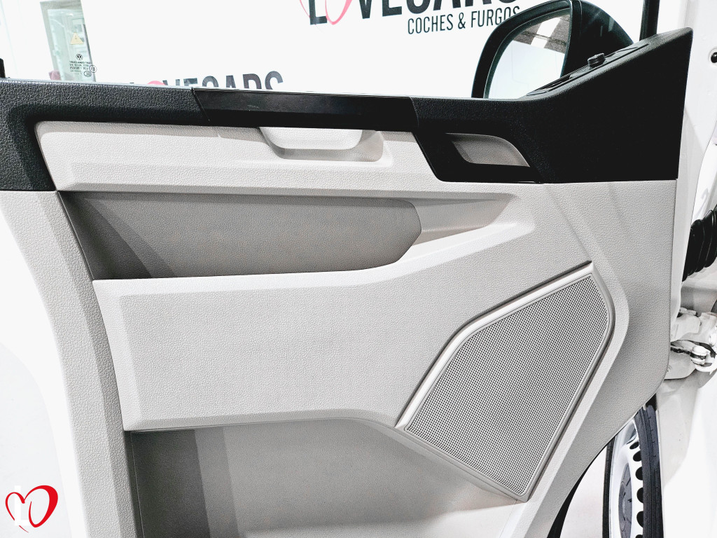 VOLKSWAGEN TRANSPORTER 2.0 TDI FURGÓN TALLER 102 de segunda mano