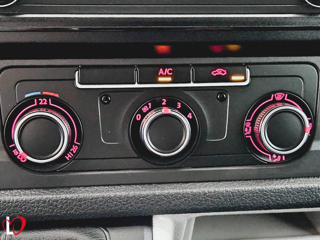 VOLKSWAGEN TRANSPORTER 2.0 TDI FURGÓN TALLER 102 de segunda mano