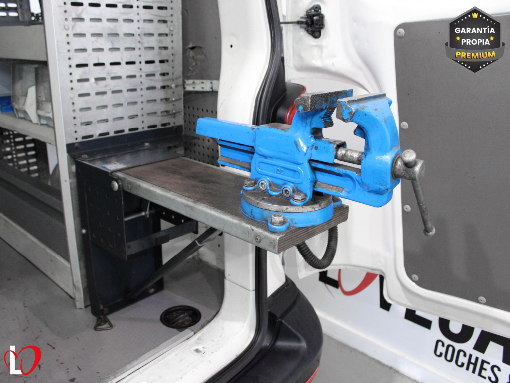 VOLKSWAGEN TRANSPORTER 2.0 TDI FURGÓN TALLER 6 VEL 150 de segunda mano