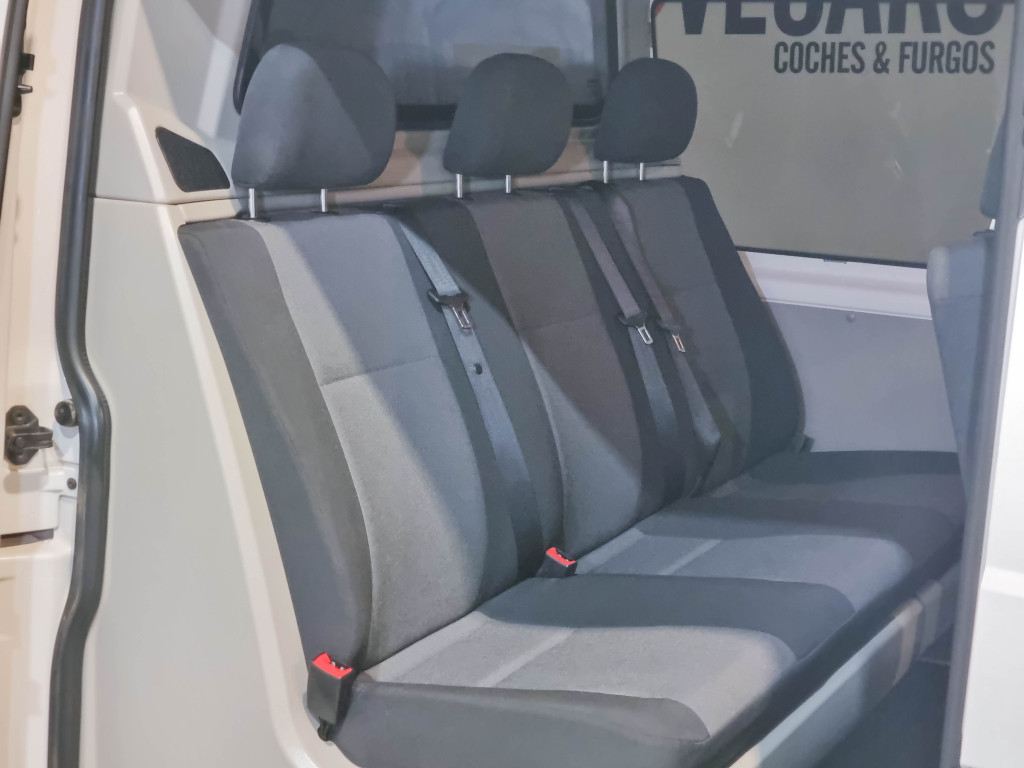 VOLKSWAGEN TRANSPORTER 2.0 TDI PLUS COMBI 6 PLAZAS de segunda mano