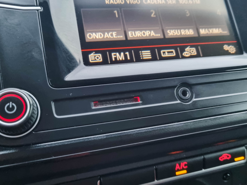 VOLKSWAGEN TRANSPORTER 2.0 TDI PLUS COMBI 6 PLAZAS de segunda mano