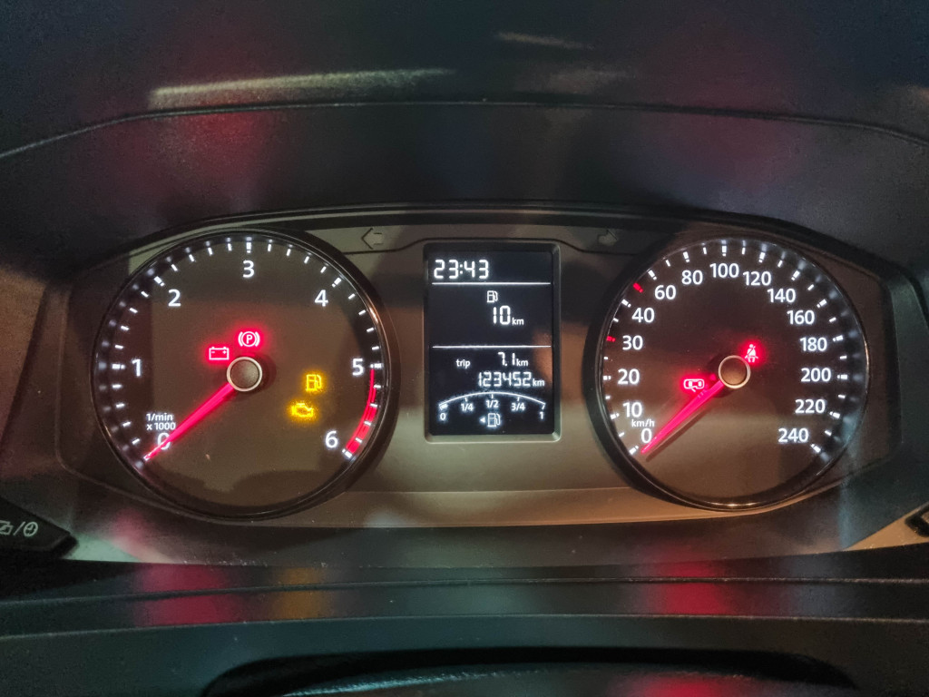 VOLKSWAGEN TRANSPORTER 2.0 TDI PLUS COMBI 6 PLAZAS de segunda mano