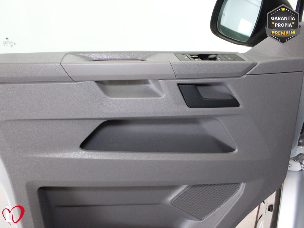 VOLKSWAGEN TRANSPORTER 2.0 TDI T6 COMBI 9 LARGA 110 de segunda mano