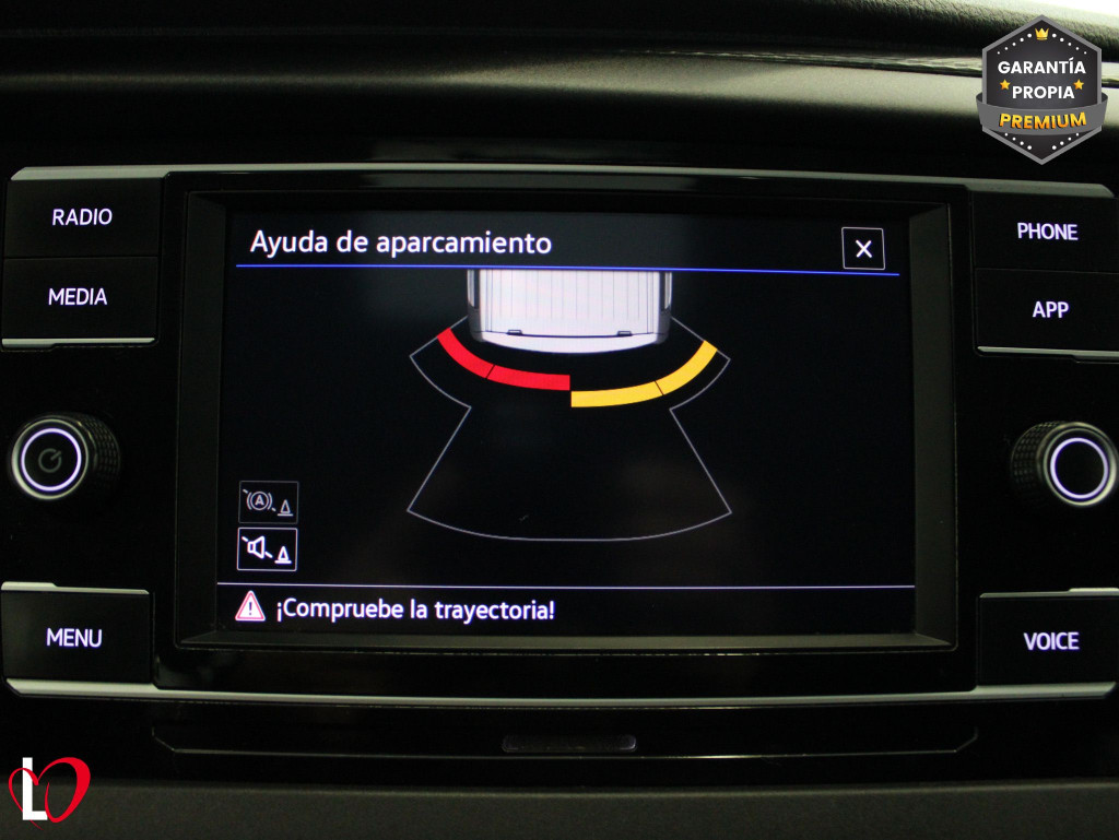 VOLKSWAGEN TRANSPORTER 2.0 TDI T6 COMBI 9 LARGA 110 de segunda mano