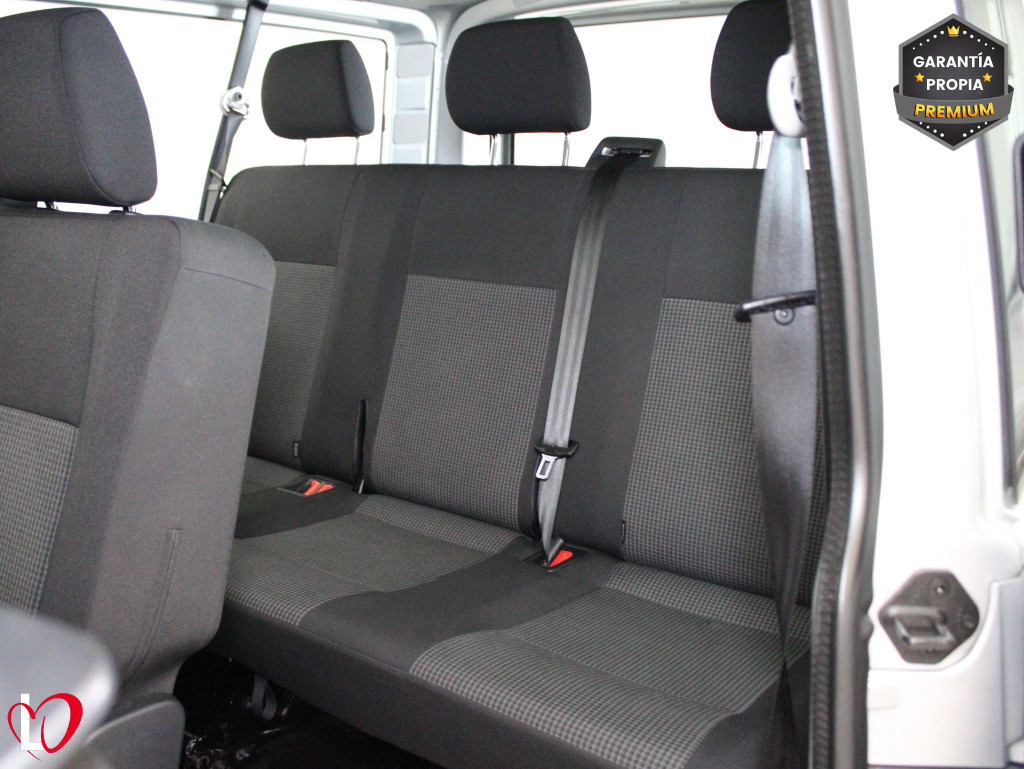 VOLKSWAGEN TRANSPORTER 2.0 TDI T6 COMBI 9 LARGA 110 de segunda mano