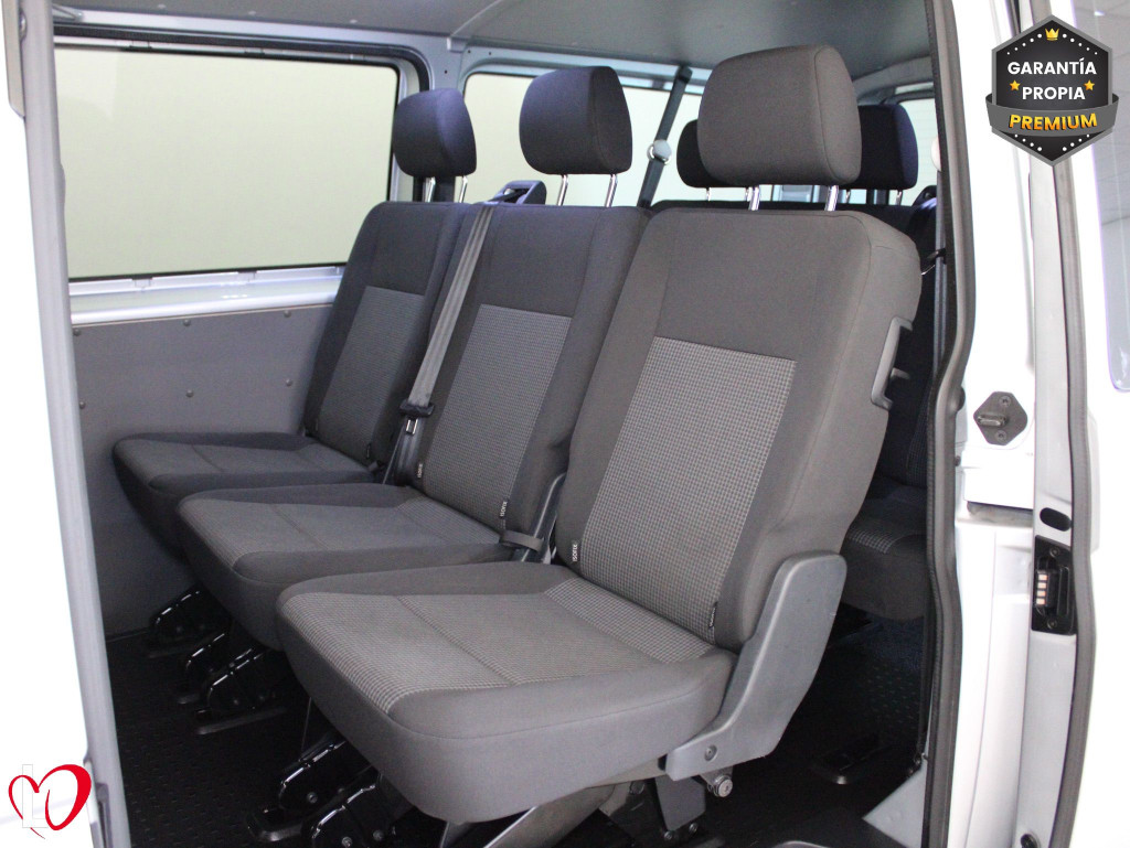 VOLKSWAGEN TRANSPORTER 2.0 TDI T6 COMBI 9 LARGA 110 de segunda mano