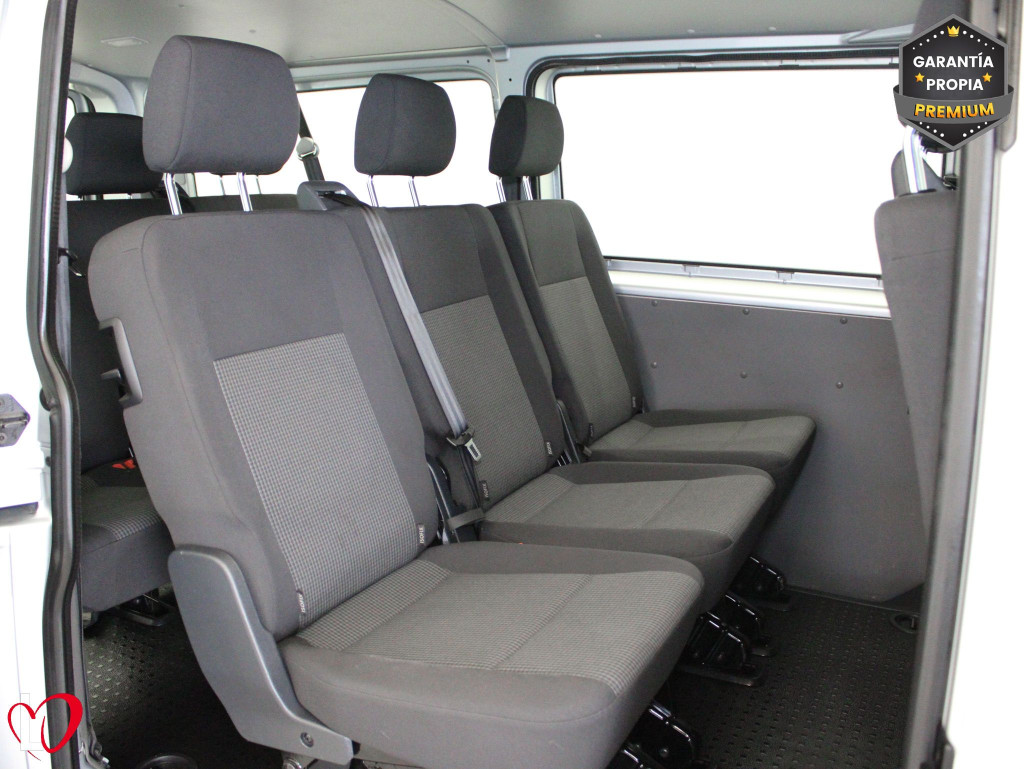 VOLKSWAGEN TRANSPORTER 2.0 TDI T6 COMBI 9 LARGA 110 de segunda mano