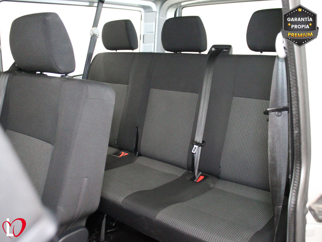 VOLKSWAGEN TRANSPORTER 2.0 TDI T6 COMBI 9 LARGA 110 de segunda mano