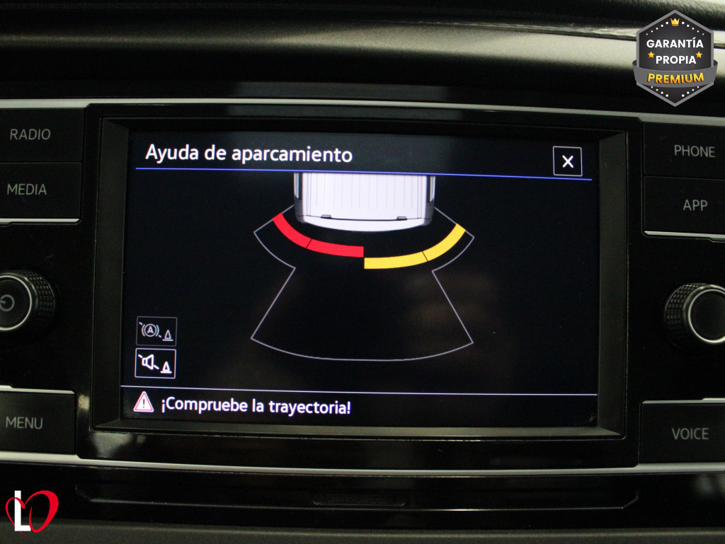 VOLKSWAGEN TRANSPORTER 2.0 TDI T6 COMBI 9 LARGA 110 de segunda mano