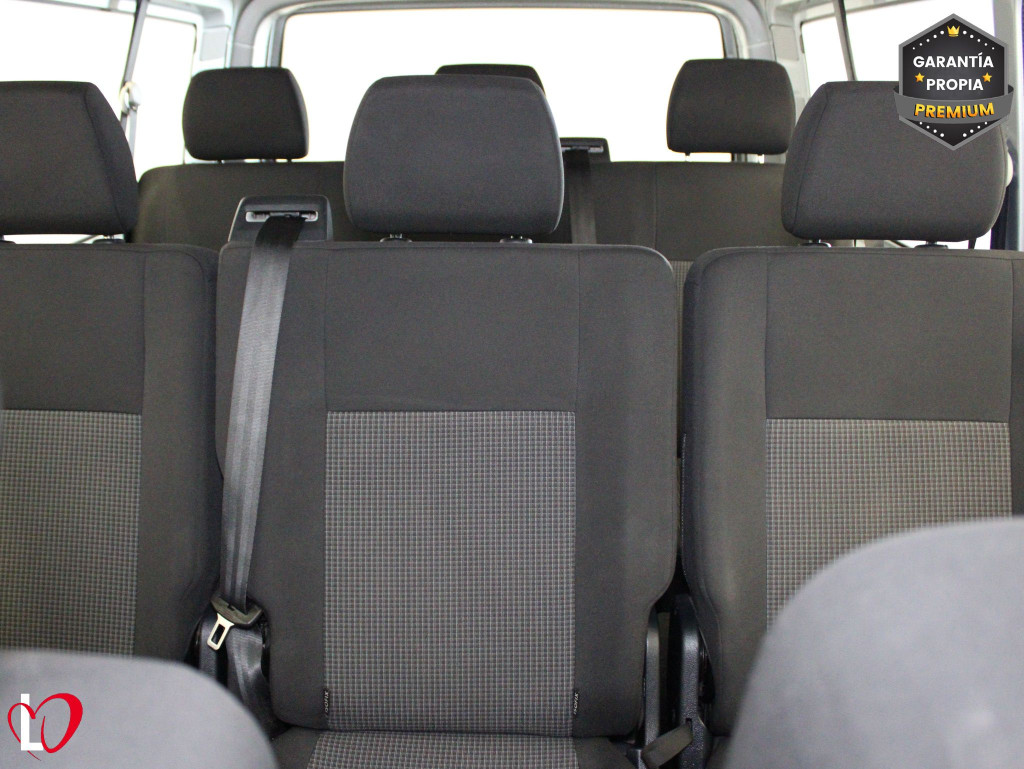 VOLKSWAGEN TRANSPORTER 2.0 TDI T6 COMBI 9 LARGA 110 de segunda mano