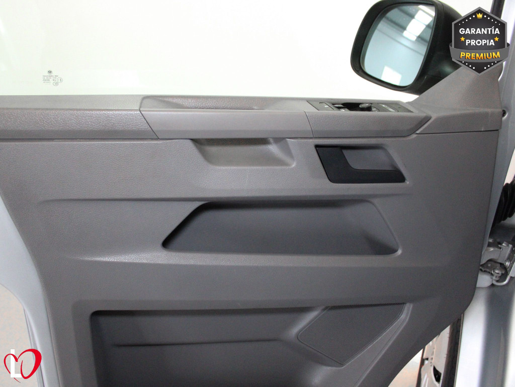 VOLKSWAGEN TRANSPORTER 2.0 TDI T6 COMBI 9 LARGA 110 de segunda mano