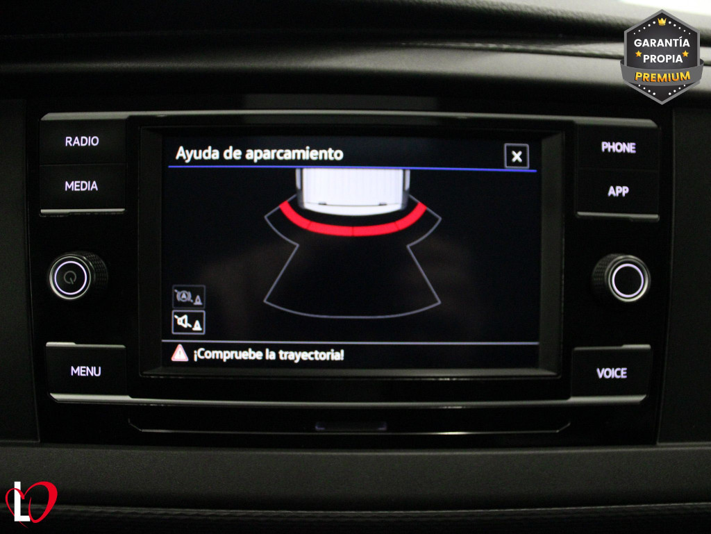 VOLKSWAGEN TRANSPORTER 2.0 TDI T6 COMBI 9 LARGA 110 de segunda mano