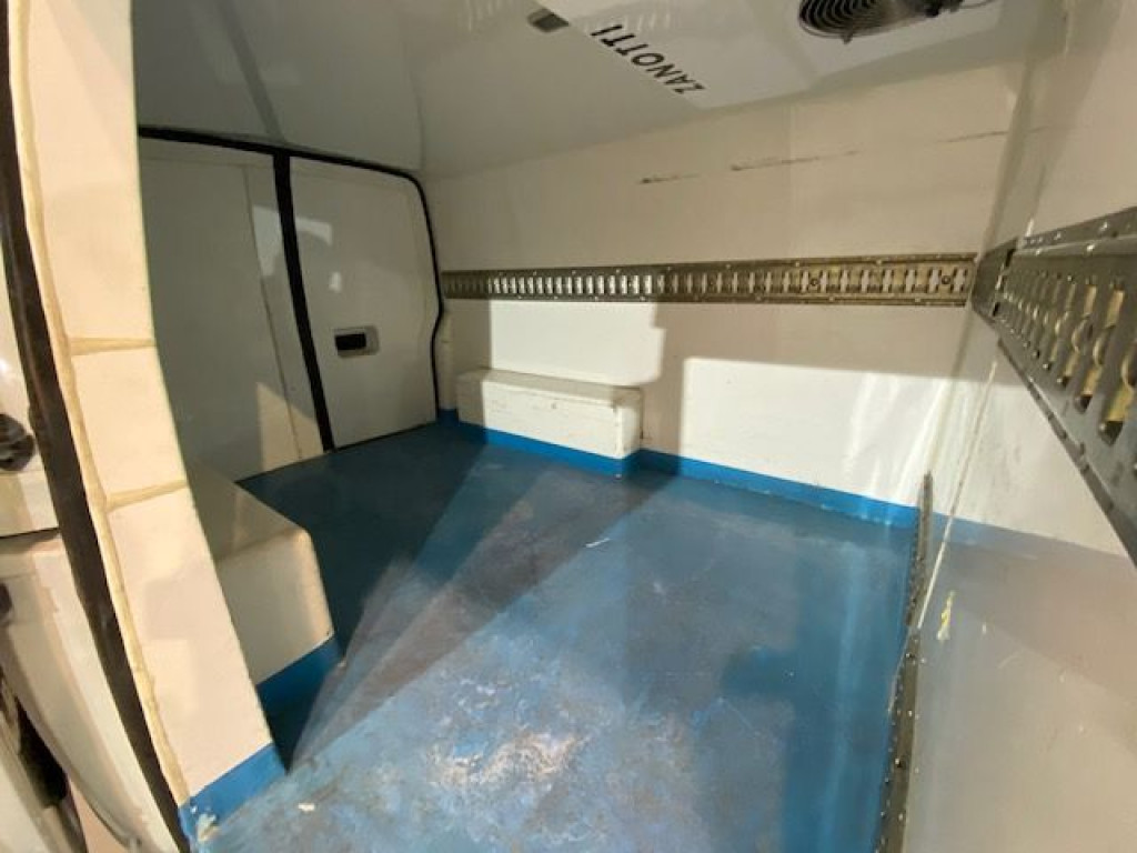 VOLKSWAGEN TRANSPORTER TDI FURGON ISOTERMO + EQUIPO FRIO de segunda mano